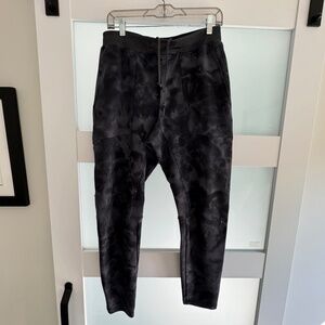 Lululemon Men's Camo Joggers.  Size L.